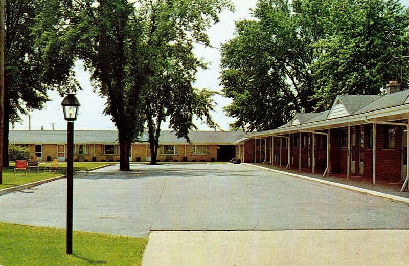 Del Rio Motel - Vintage Post Card (newer photo)